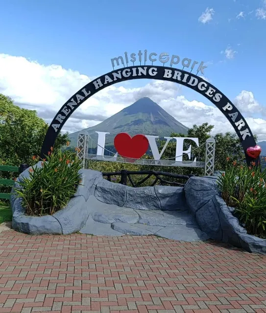 Travesía Costa Rica/ Arenal private shuttle