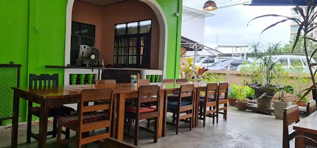 Three Chefs Restaurant