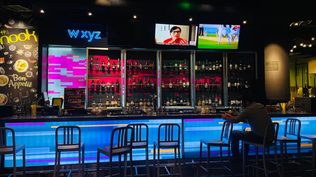 W XYZ(SM) Bar