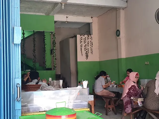 Sop Ayam Pak Miin Klaten, Kota Wisata