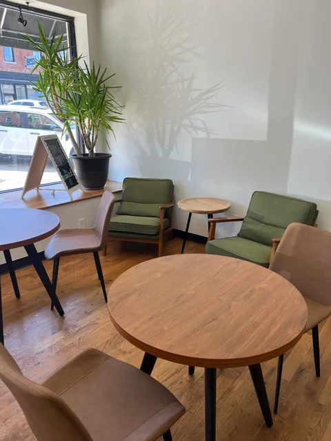 Lara's Cakes and Bakes