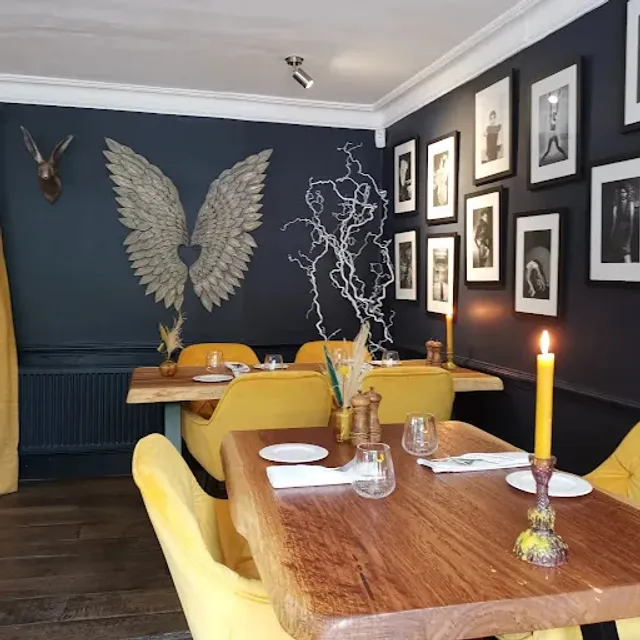 Henry's Seafood Bar & Grill