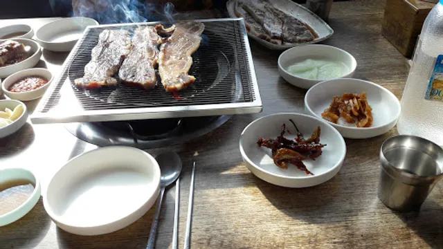 Gangbaksa Hamheung Naengmyeon SutbulGalbi