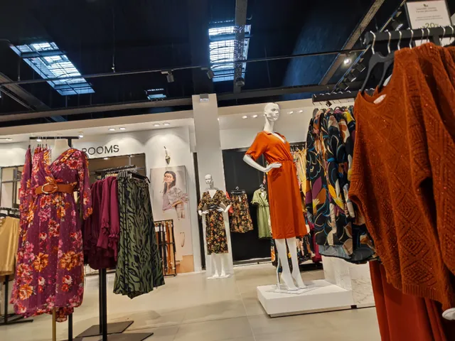 Halle Fashion and Accessories