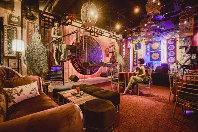 Suzie Wong - Dinner and Show