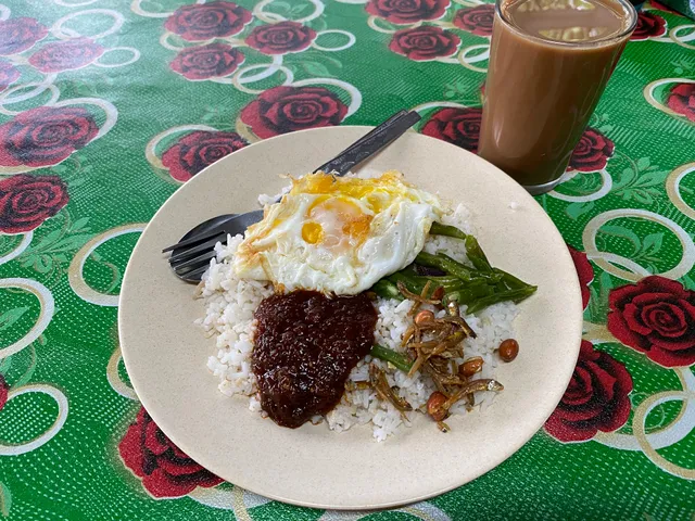 Kedai Nasi Lemak Makcik Gangster