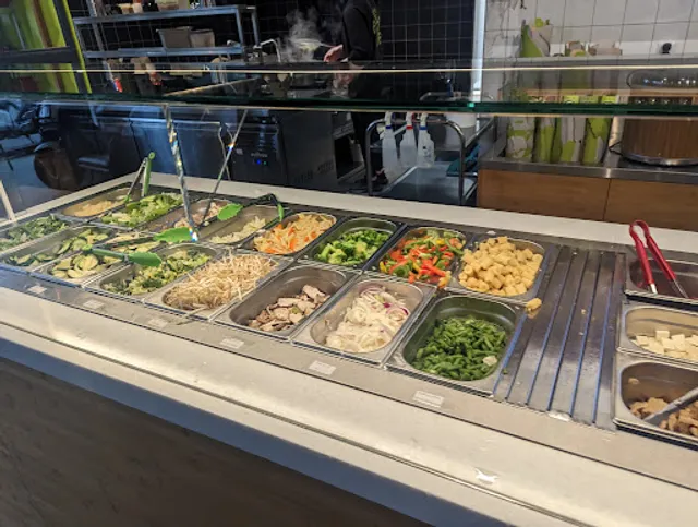 Eazie Den Haag Leyweg | Asian Wok - Poké bowl - Bites and Drinks