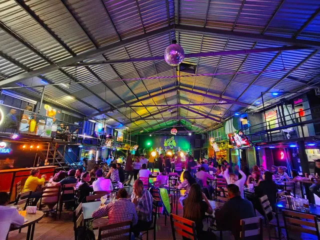 Al Chile Bar Y Restaurante La Familia Grande