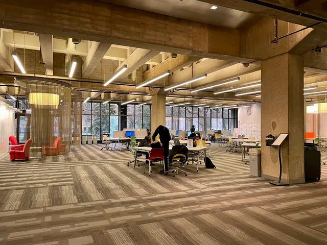 UIC Richard J. Daley Library