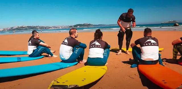 THE WAVE SURF SCHOOL / BAR / SHOP