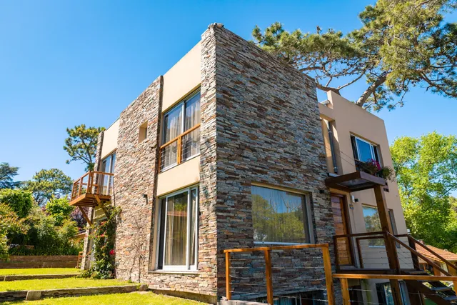 TRASTOLILLO Villa Gesell - Alquiler de Departamentos NUEVOS c/ balcones al jardín a pocas cuadras de la Playa, Pinar y Centro