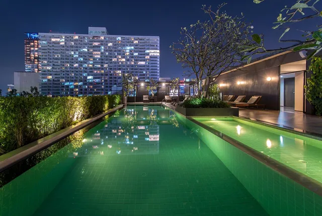 Page 10 Hotel & Restaurant