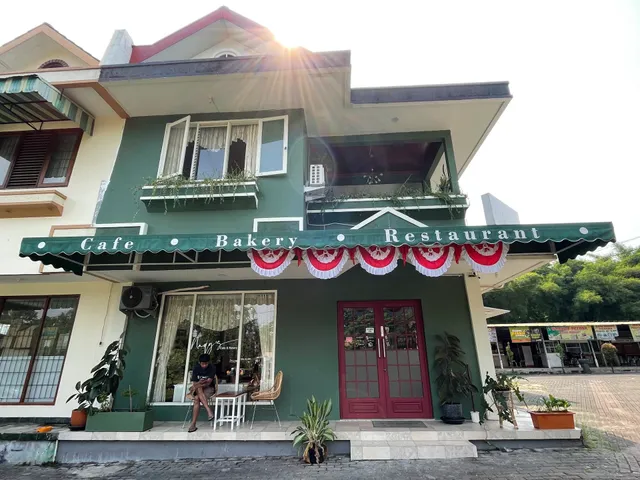 Naqy's Cafe & Bakery