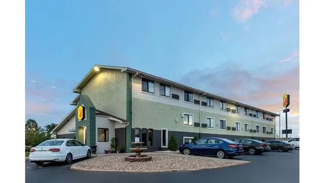 Super 8 by Wyndham Kansas City at Barry Road/Airport