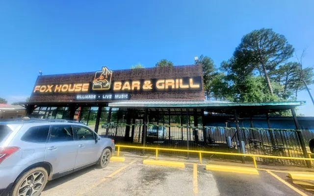 FOXHOUSE Bar & Grill