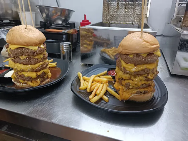 Le 84 Café & Bistro