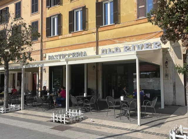 Clock's House, Fiumicino