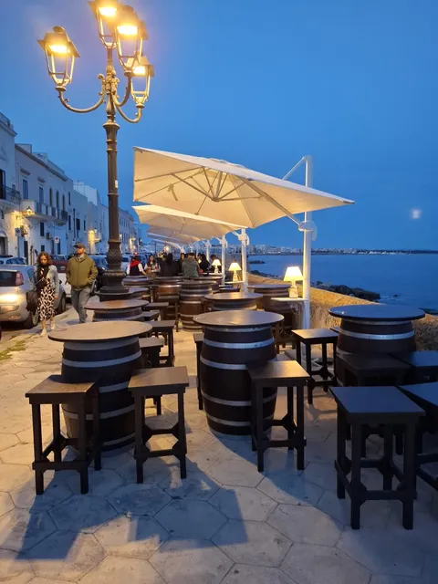 Kalis - Wine & Cocktail Bar