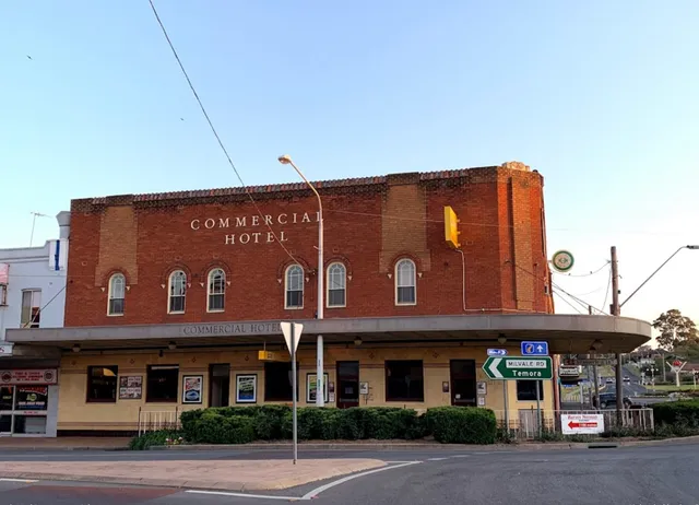 Commercial Hotel Young