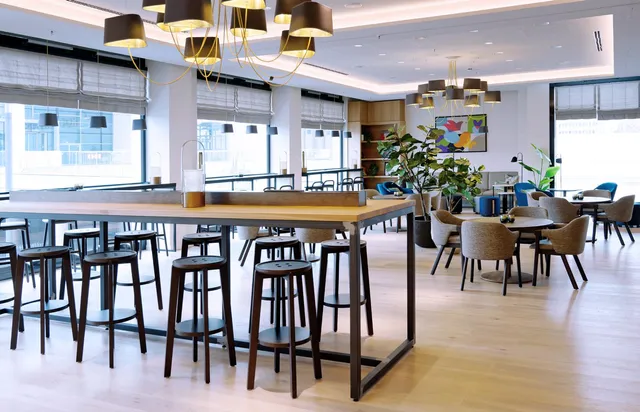 other side - bar'n'kitchen