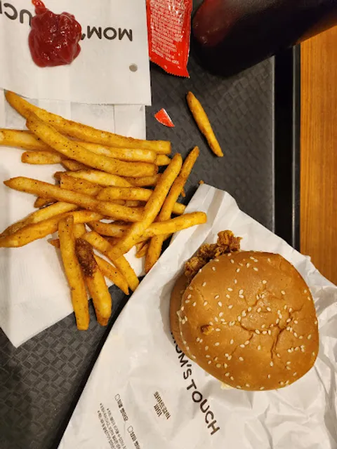 맘스터치 고산점