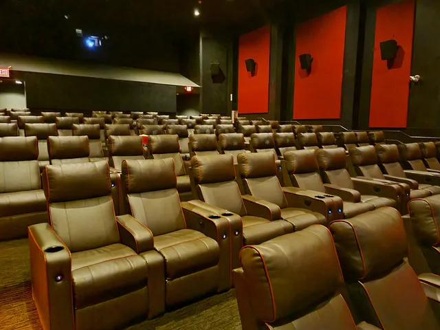 AMC Roosevelt Field 8