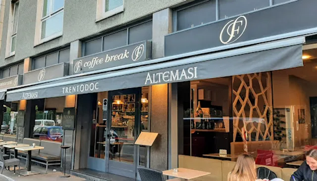 F Lounge Cafè & Restaurant