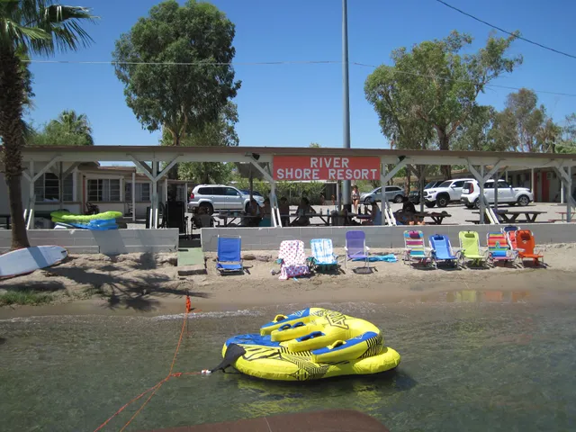 River Shore Resort & Motel