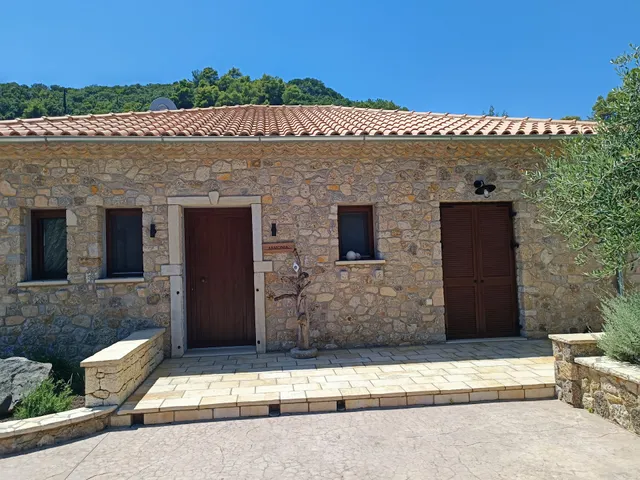 MONALIA Parga Luxury Suites