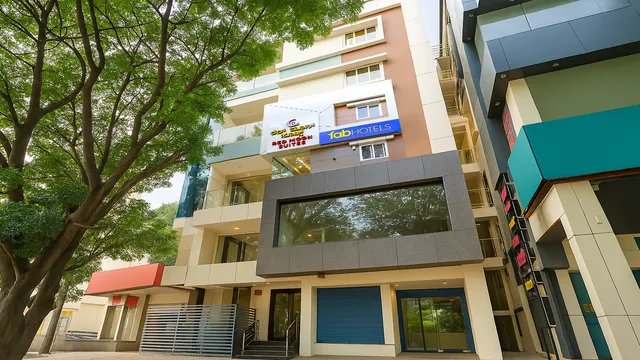 FabHotel Redmoon Suites