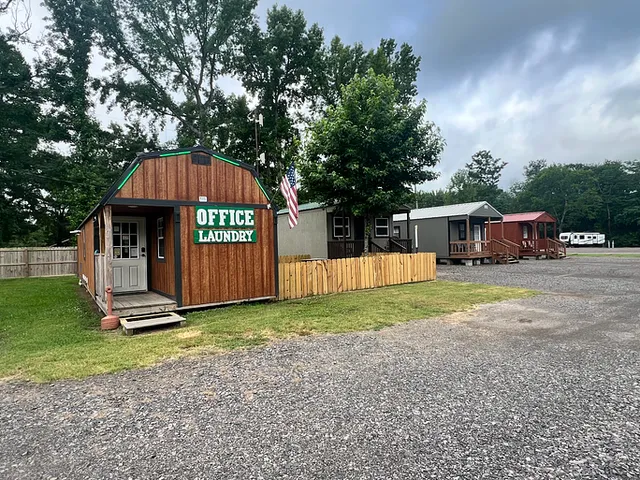 The Weekender Cabins and RV Retreat