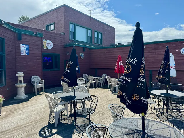 Hank's Sports Bar and Grill