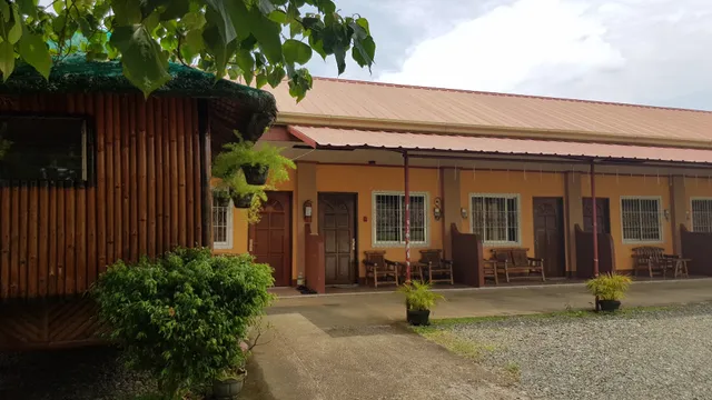 Loraine's Pension House