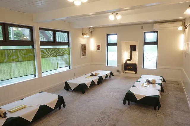 8 Gyoza Chinese Tea House