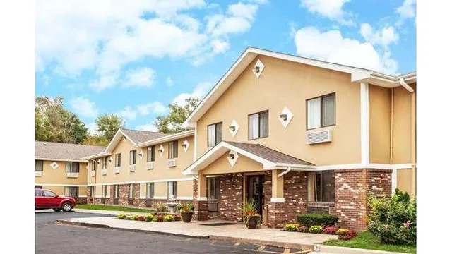 Super 8 by Wyndham Sterling Heights/Detroit Area