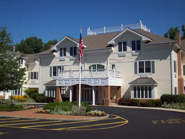 Mira Vie at Warren | Assisted Living Warren Township