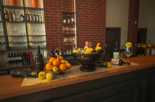 Laver’s restaurant & lounge