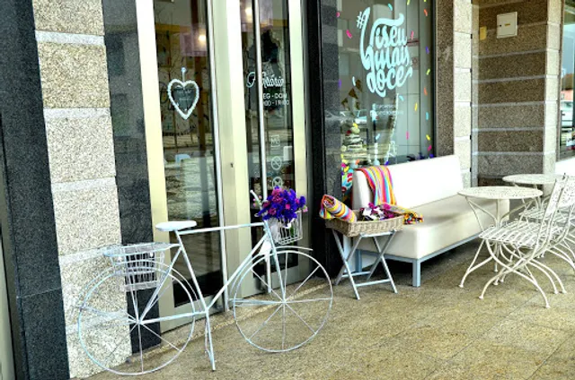 Velvet Cupcake & Coffee