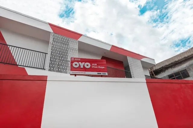 SUPER OYO 2223 J&b Room Utan Kayu