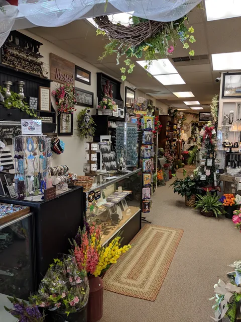 Maguana's Unique Gifts & Flowers