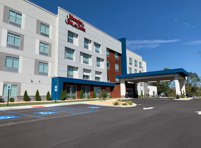Hampton Inn & Suites Pittsburgh New Stanton