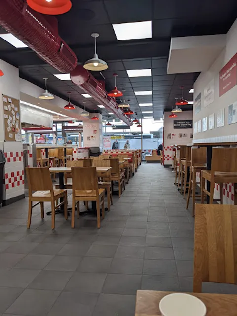 Five Guys Burgers and Fries Hamburg Jungfernstieg