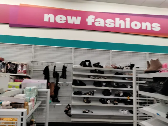 Lapalco Village Shopping Center