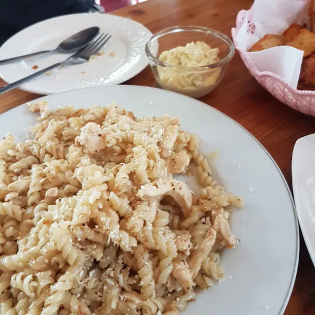 TONNHENG CAFE-BISTRO