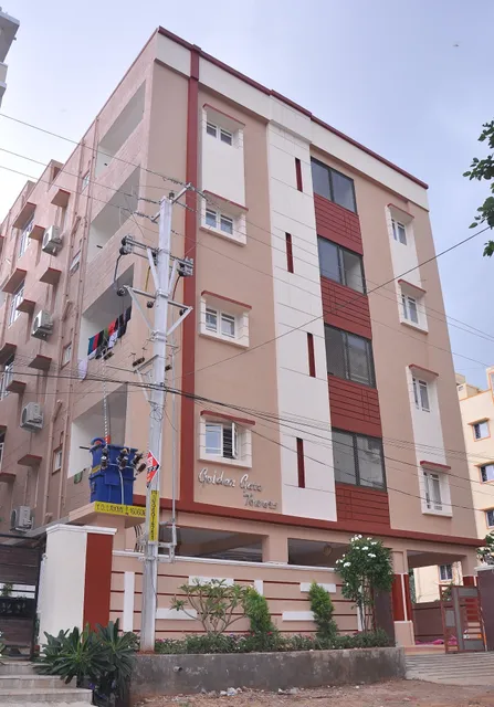 Golden Gate Service Apartments(OYO Rooms)