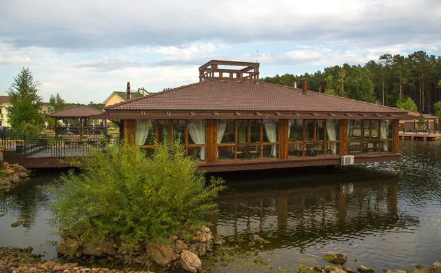 Mon Plaisir restaurant on the water