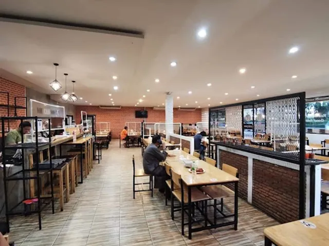 Ahmad Rosdee & Krua Thai