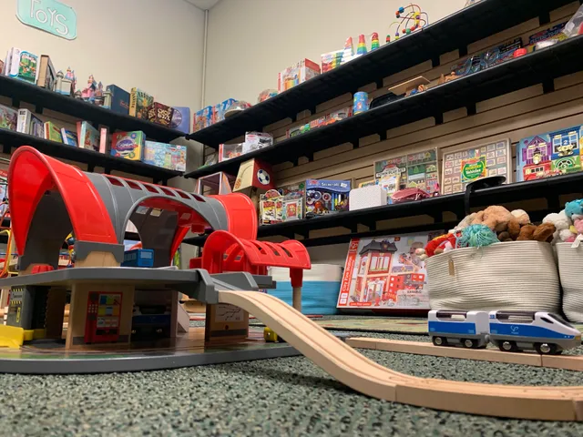 Whipper Snappers - Gently Used Kids/Baby Clothes & Toys