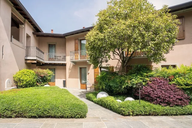 1711 - Luxury Guest House