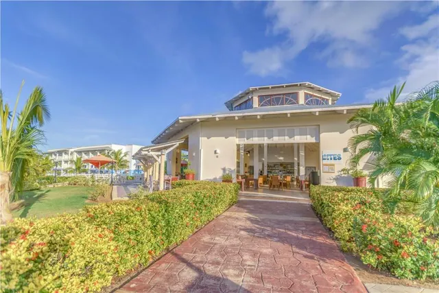 Memories Flamenco Beach Resort